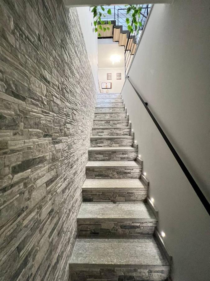 شقة Modern Loft Center Of Turin + Jacuzzi 30M Metro كولّينيو المظهر الخارجي الصورة