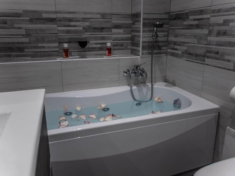 شقة Modern Loft Center Of Turin + Jacuzzi 30M Metro كولّينيو المظهر الخارجي الصورة