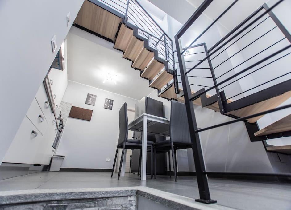 شقة Modern Loft Center Of Turin + Jacuzzi 30M Metro كولّينيو المظهر الخارجي الصورة