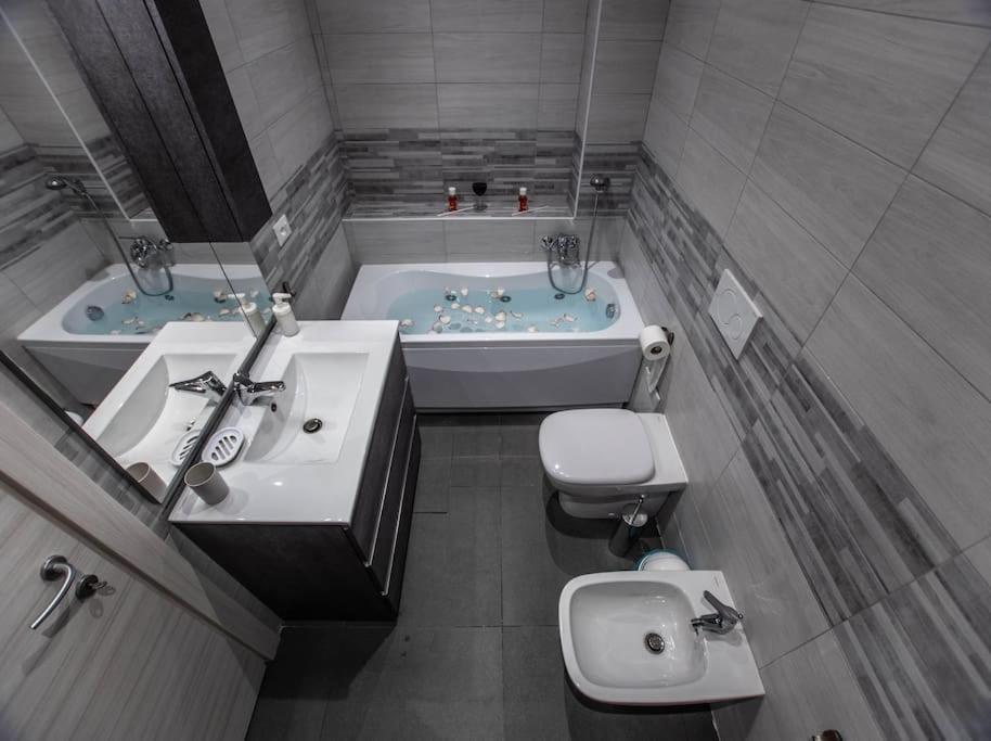 شقة Modern Loft Center Of Turin + Jacuzzi 30M Metro كولّينيو المظهر الخارجي الصورة