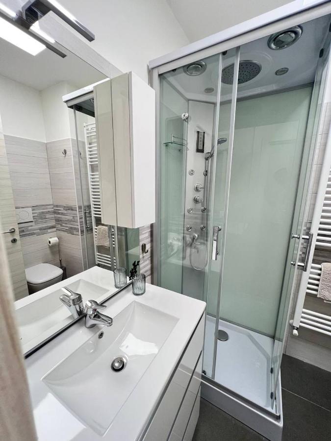 شقة Modern Loft Center Of Turin + Jacuzzi 30M Metro كولّينيو المظهر الخارجي الصورة